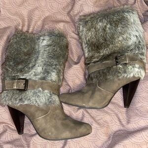 Faux fur beige booties